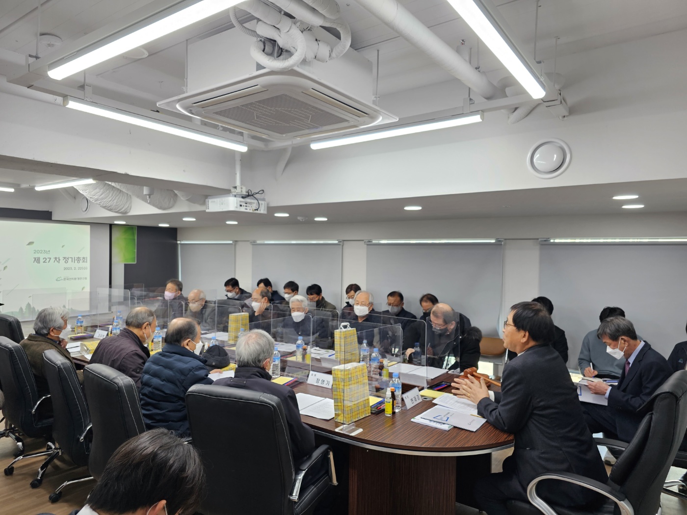 제27차 정기총회: 회의가 진행 중인 대회의실 전경
